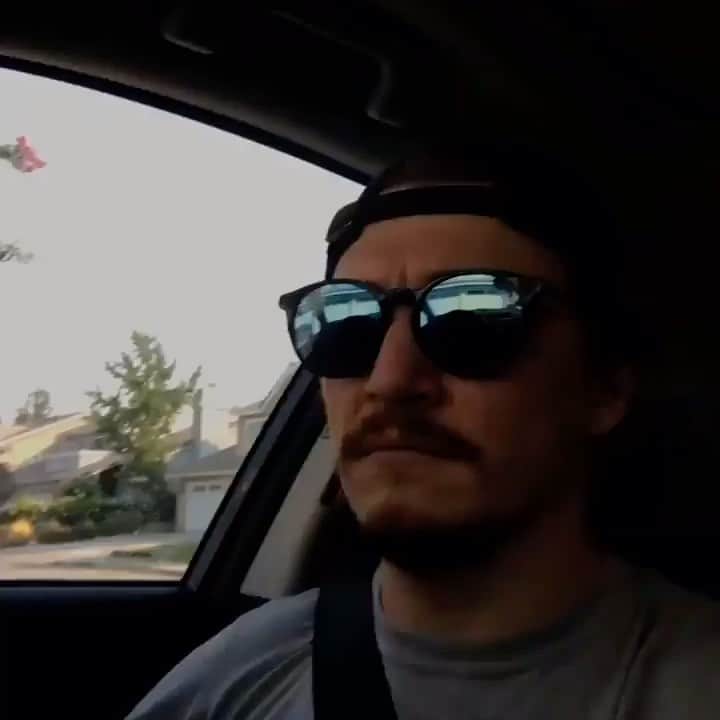 カイル・ガルナーのインスタグラム：「Screw it im taking off my story and putting it here! Listen to that highhhhh note. For real.... do you actually know all the words or did you ever know all the words to this song..... ps... I love this song. I listened to it three times in a row after this. No rules!」
