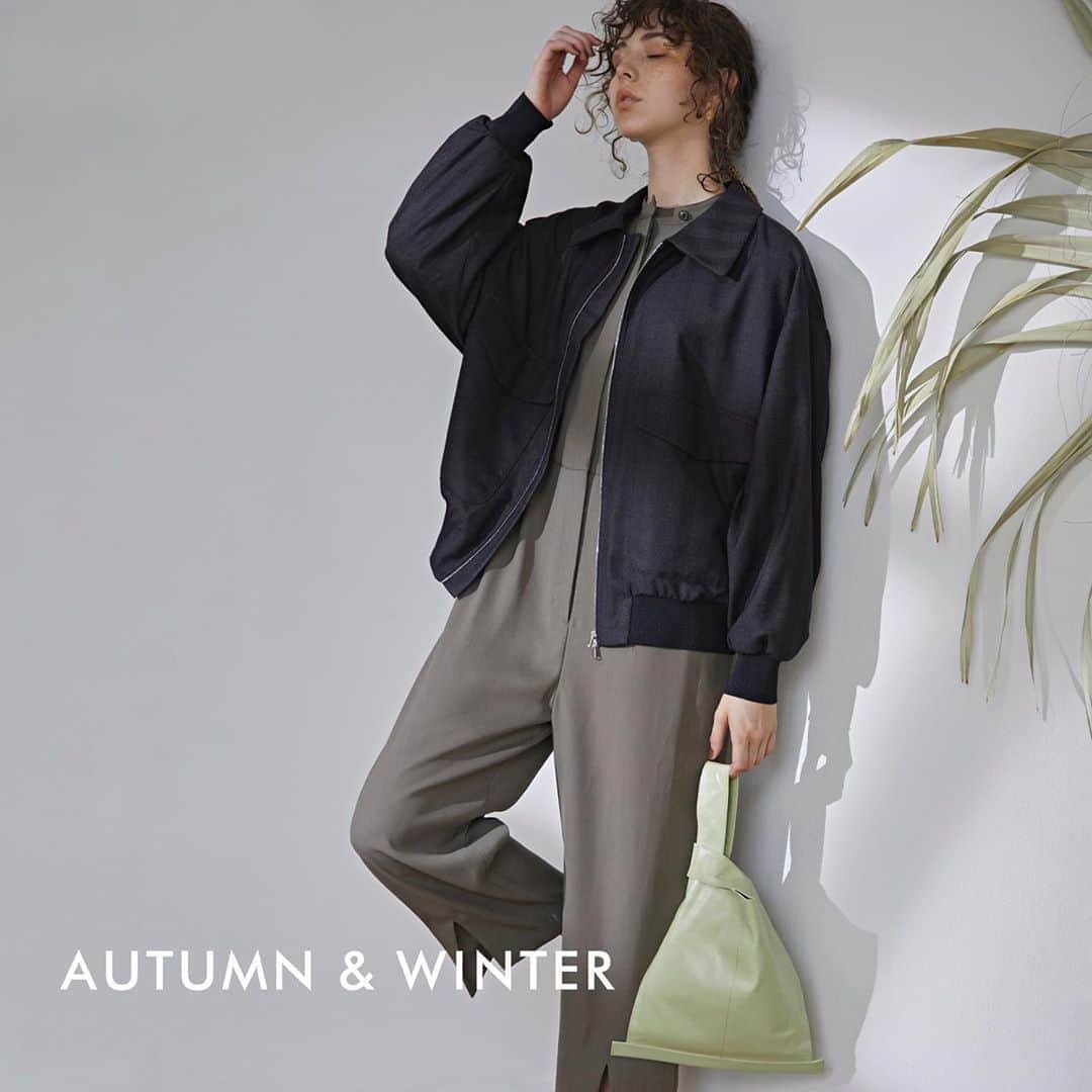 エリオポールのインスタグラム：「. AUTUMN & WINTER 2020 . 機能的な素材やミリタリーの要素を取り入れた、「ワークMIX」コレクション。 “Utility”をキーワードにした、ビッグポケットのワークジャケットやオーバーサイズのブルゾン。カーキ・ベージュや伝統的なペイズリー柄のアイテムは、無骨さとスタイリッシュさを兼ね備え、さまざまなスタイルに合わせやすいのが特徴です。 . @heliopole_official . ONLINE STORE heliopole.jp . . . #HELIOPOLE #エリオポール #2020aw #autumnwinter #selectshop #fashion #style」