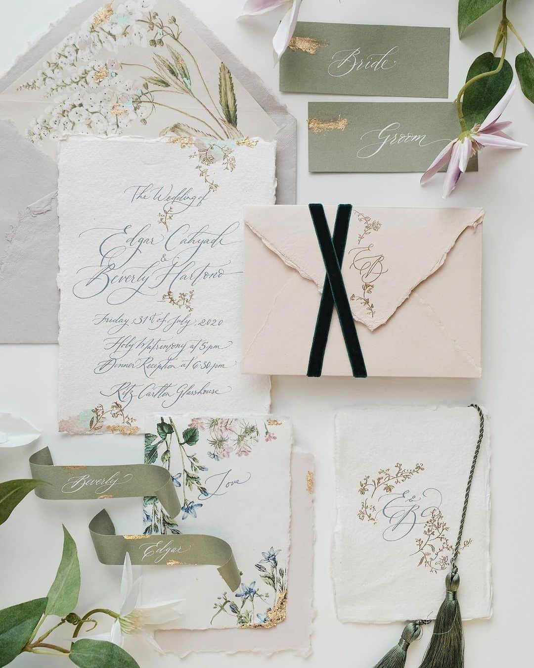 Veronica Halimさんのインスタグラム写真 - (Veronica HalimInstagram)「The full look on this recent handmade styled shoot bundle for an intimate wedding keepsake. Tailored to suits every couple’s wedding theme and color palette. —  —  #vhcalligraphy #truffypi #カリグラフィー #カリグラフィースタイリング #モダンカリグラフィー #calligraphystyling #カリグラフィーワークショップ #weddingstationery #moderncalligraphy #handmadepaper  #penmanship #ウェディング #ウェディングアイテム #カリグラファ #スタイリングワークショップ #スタイリング #prettypapers #weddingsuite #styledshootbundle」8月21日 12時34分 - truffypi