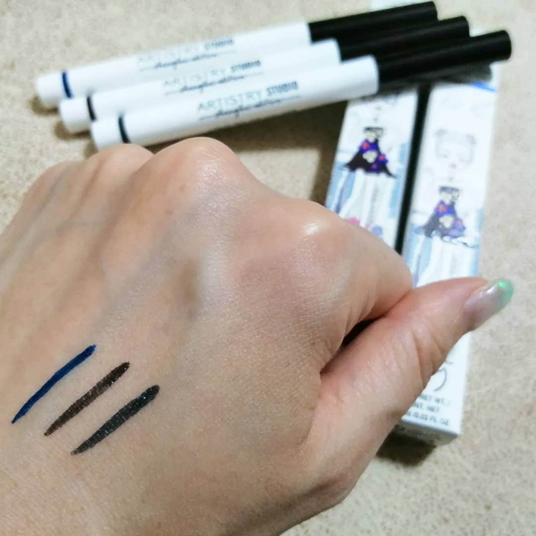 杉山由紀子さんのインスタグラム写真 - (杉山由紀子Instagram)「今回のカラーライナーは使える♥ * おしゃれにキマる、アイライナーが今回は3色展開♬ * * 左から、 💎サファイア（深めのブルー） 💎ノワール（深めのブラウン） 💎スレート（チャコールグレー） のお色味✨✨✨ →2枚目の写真でみてみてね✨ * * 今日はサファイアを使ったので白目がキレイにみえる♬♬ さりげないカラーなので、普段カラーライナー使わない方も凄く使いやすいとおもいます✨ * あとで写真あげますね✨ * * * #artistry #artistryjapan #artistrystudio #make #アイメイク #アイライナー #カラーライナー #new #8月18日発売 #上海エディション #shanghai #上海 #チャイボーグメイク」8月21日 12時29分 - yukikosugiyama