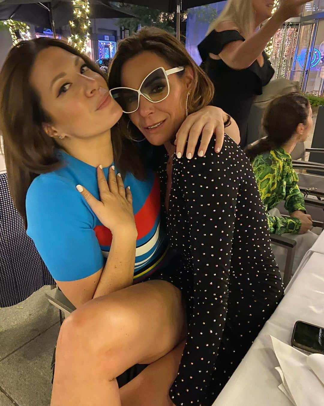 ミッチェル・コリンズさんのインスタグラム写真 - (ミッチェル・コリンズInstagram)「VIVA LA DIVA celebrating @countessluann’s new single at a socially distanced covid-tested soirée.  Tune into my show on @siriusxm 109 tomorrow to hear us mask our hangovers. 🍸 #maskjeeves #vivalavida #rhony」8月21日 12時29分 - michcoll