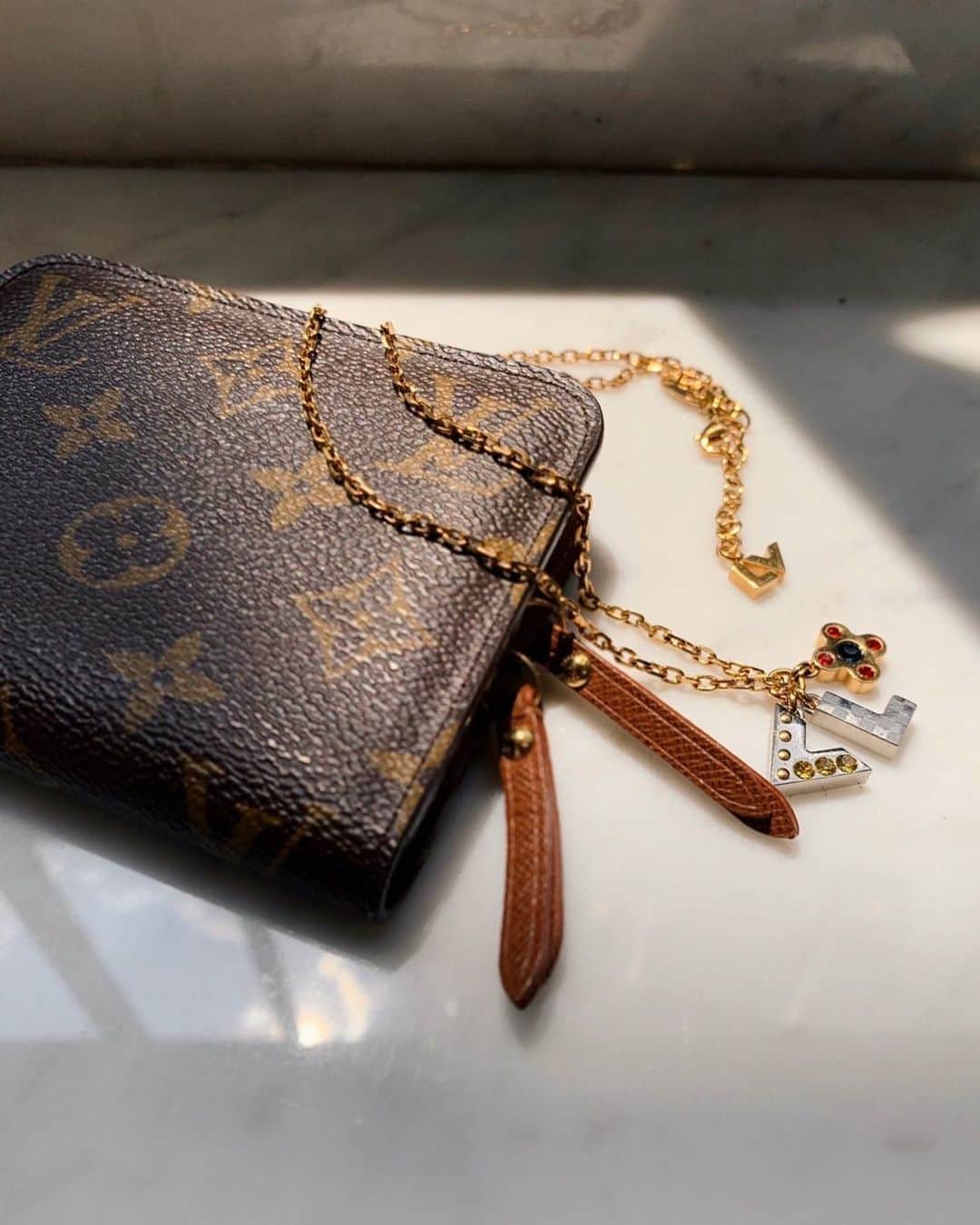 Ｈedyさんのインスタグラム写真 - (ＨedyInstagram)「【WEB掲載予定】 Louis Vuitton モノグラムミニウォレット. ロゴチャームネックレス.  @hedy_daikanyama  @hedy_worldwide  #vintage #vintageshop #hedy #hedy_japan #エディ #daikanyama #bag #fashion #accessory #louisvuitton」8月21日 12時43分 - hedy_vintage