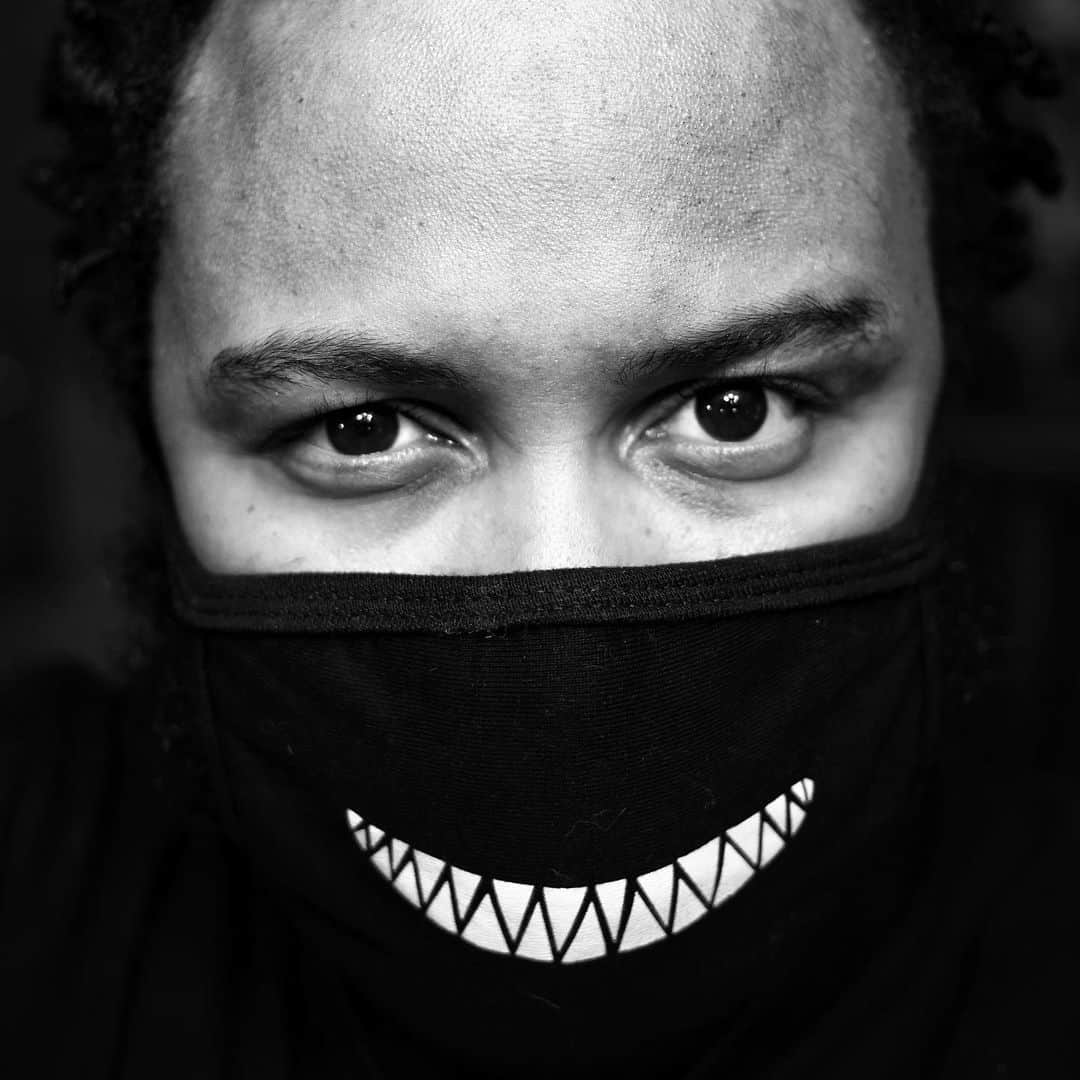 ユージン・バードのインスタグラム：「A Covid Smile  • #selfportrait #blackandwhitephotography #canonr5 #findtimetosmile #inmybag #byrdtography」