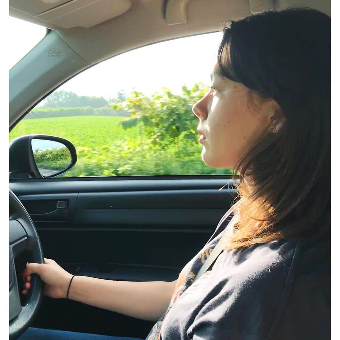 エモン・久瑠美のインスタグラム：「🚗💨 with @shiolikutsuna」