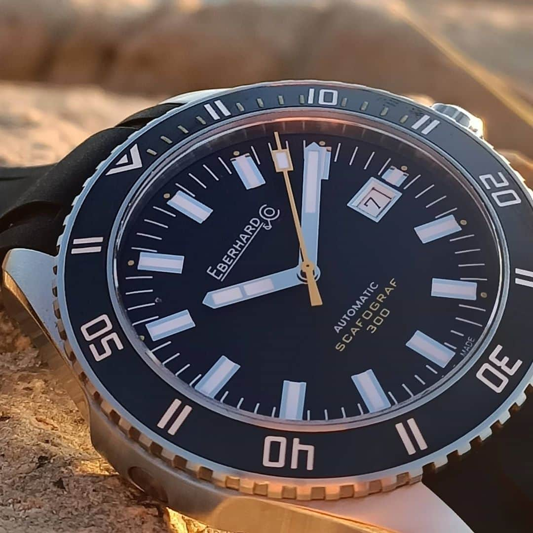 エベラールさんのインスタグラム写真 - (エベラールInstagram)「The clean and pure Lines of Scafograf 300 are perfect also out of the water. #scafograf300 #scafograf #eberhard_co #eberhardwatches #eberhard1887 #eberhard_1887 #summer #summertime #enjoyyoursummer #sea #watch #divingwatch」8月21日 12時46分 - eberhard_1887