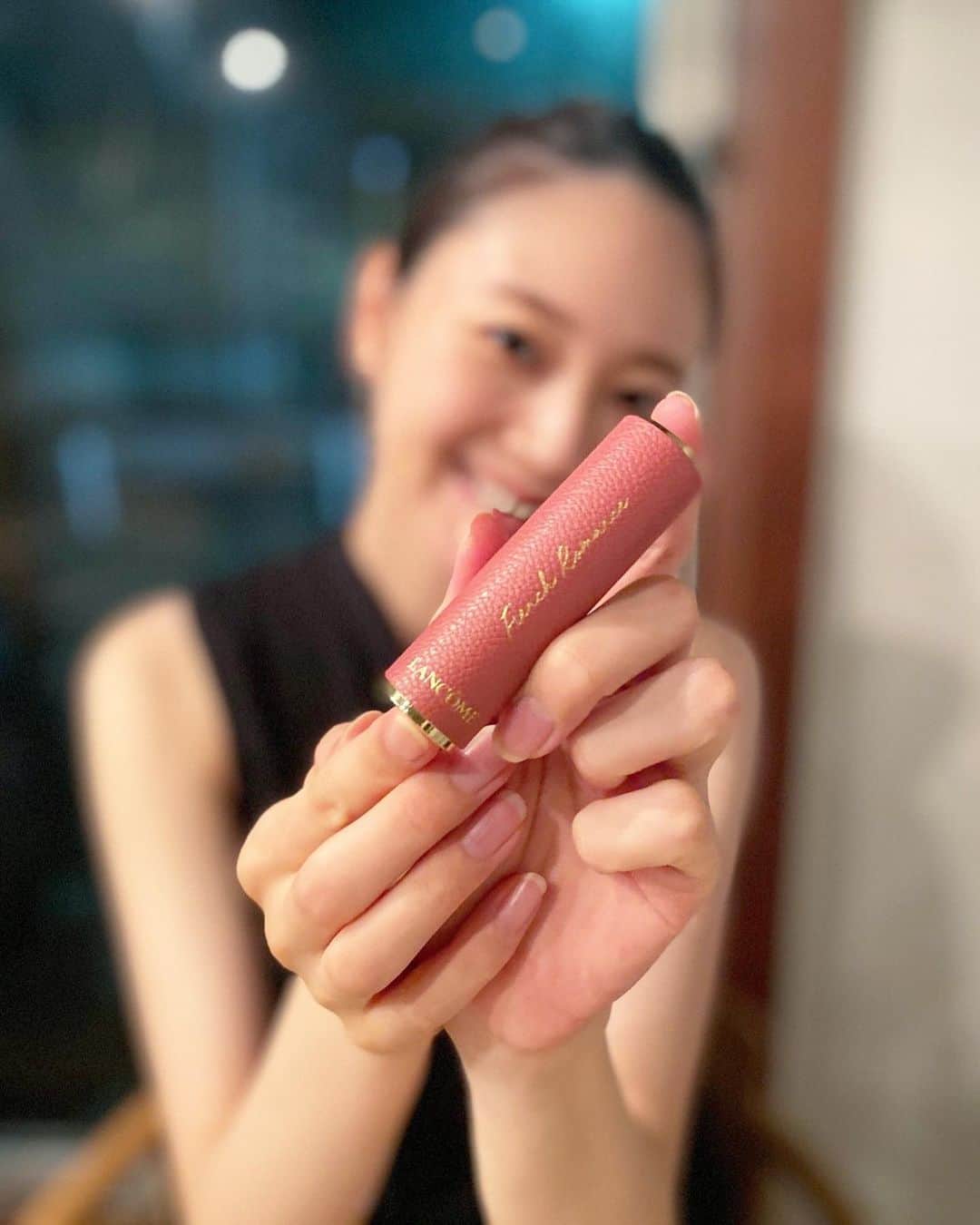 橋本まゆのインスタグラム：「先日親友ちゃんがお祝いをしてくれました🌿﻿ 少し早めのお誕生日のお祝いも。 いつも気になっていた物を知っていたかのようにプレゼントしてくれる💗ありがとう😭﻿ ﻿ 次はいつ会えるかわからないね。って言いながら学生の時の様に頻繁に会えているのが嬉しい。﻿  #サプライズ#お誕生日プレゼント#どっちが先かな」