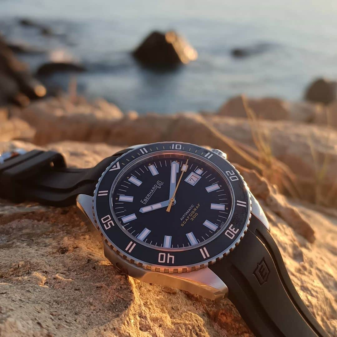 エベラールさんのインスタグラム写真 - (エベラールInstagram)「Are you a sea lover? Wear your Scafograf 300 and make your Summer unique.  #scafograf300 #scafograf #eberhard_co #eberhardwatches #eberhard1887 #eberhard_1887 #summer #summertime #enjoyyoursummer #sea #watch #divingwatch」8月21日 12時49分 - eberhard_1887