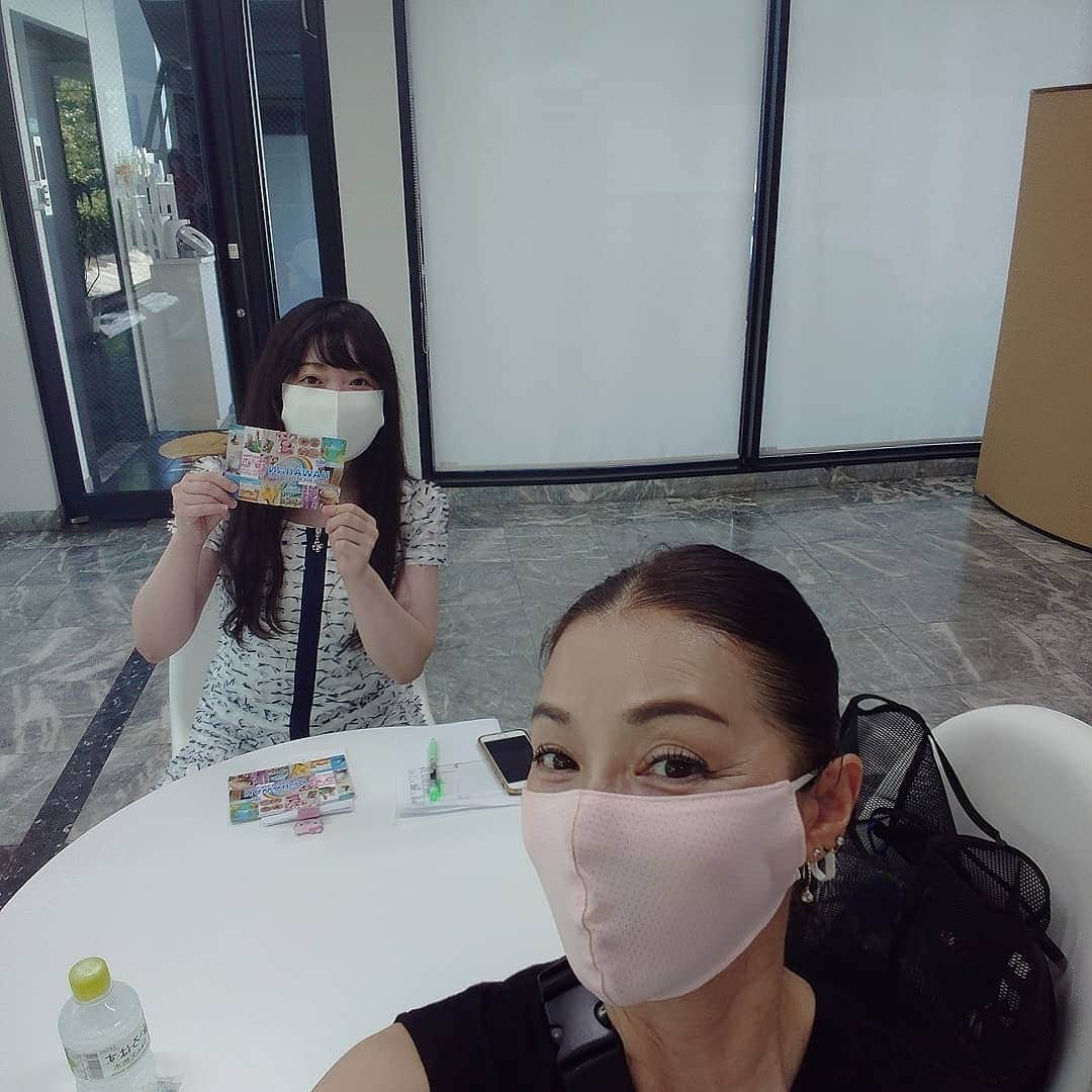 渡辺めぐみさんのインスタグラム写真 - (渡辺めぐみInstagram)「毎日、暑いですね☀️ 皆さん、熱中症に注意ですね😊👍  来週のイベント、HCAMの最終の打ち合わせに、Withusさんへ、おじゃましてきました😊👍 小金井さん、有り難うございました☺️  飲む日焼け止め・塗る日焼け止めの、サンプルも当日数に限りがありますが、ご用意していただきました😊⤴️⤴️  🌴HCAMイベント🌴 8月27日(木)から30日(日)迄、開催いたします😃👍👍 https://hcamkt.com/  やせ筋エクササイズレッスンを、皆さんとやりたいです‼️ 是非、申し込んでください😊❤️👍 皆さんに、お会いできるの楽しみにしてます😊⤴️⤴️ お土産付きです😌💓  27日、28日、29日、30日 13時30分から14時迄の、4回やせ筋エクササイズやりますよ😃⤴️⤴️⤴️😊  お申し込みはこちらです😌💓 https://hcamkt.com/yasekin_lesson/application.html  withus 飲む日焼け止めフリーヴ・塗る日焼け止めフリーヴ・プロテイcurvyslim  StyleBoatMarket ヨガマット  HCAM価格で、販売いたします😃👍👍  今年で10年目のイベント、「HCAM」、遊びに来てください😍❤️ 他にも沢山、楽しさ満載のイベントです😊👍⤴️⤴️👍😊  会場で、お待ちしてます😃❤️👍  6月9日(火)一部店舗を除く全国のファミリーマートで順次発売されました☺️💪  👍❤️ 絶賛発売中です☺️⤴️⤴️⤴️⤴️⤴️ ☺️💪渡辺めぐみ ＼カンタン　在宅／  やせ筋エクササイズ  壁掛けカレンダー式  30­-DAY  PROGRAM ☺️💪 やせ筋トリオを鍛えて、一生太りづらい、体を手にしちゃいましょう☺️💪  ❤️ ファミリーマートさんへGO〰️☺️⤴️⤴️⤴️   #やせ筋エクササイズ  #やせ筋トレ  #夏のやせ筋エクササイズ#ハワイ#hcam202010th #hawaii #宿題 #宅トレ#一日10分 #宅トレ女子  #ファミリーマート #やせ筋トリオ #インスタライブ  #ヨガマット #instagrammer #instagramjapan #instagram #instagramgood #instagramlike  @styleboatmarket@hcam202010thi@withbeauty_tokyo @withus_online」8月21日 13時00分 - meguheart