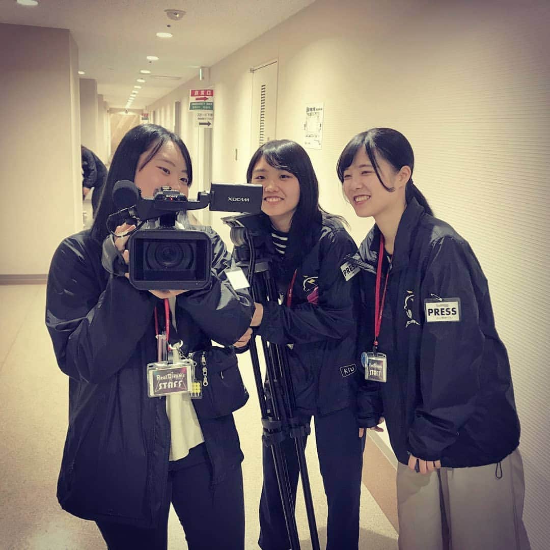 日本工学院さんのインスタグラム写真 - (日本工学院Instagram)「過去に、音響芸術科の学生がドキュメンタリーを撮影したときの一コマ✨ どんな映像に仕上がるかドキドキしながら、一生懸命、被写体を追いかけました🎥 . . 「#日本工学院」をチェック！！ 学生が投稿したリアルな日常風景を見ることができますよ！ . . #nihonkogakuin #専門学校 #日本工学院八王子専門学校 #日本工学院専門学校 #教職員投稿写真 #音響芸術科 #若きつくりびと #ドキュメンタリー #撮影 #カメラ撮影 #カメラマン女子 #音響 #音響機材 #映画 #映画監督 #映画鑑賞 #映画撮影 #舞台裏」8月21日 12時55分 - nihonkogakuin