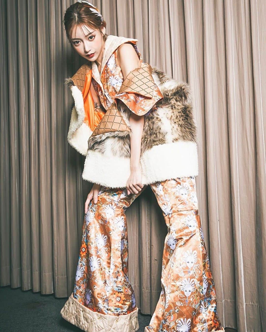 明日花キララのインスタグラム：「良い写真と素敵なお洋服、そしてお気に入りのメイクです👸🏻💄」