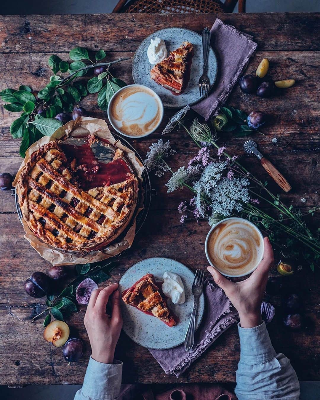 Our Food Storiesさんのインスタグラム写真 - (Our Food StoriesInstagram)「Can‘t wait to bake this delicious gluten-free plum pie this weekend again 🥧 Get the recipe on the blog, link is in profile 😋 #ourfoodstories  ____ #plumpie #glutenfreerecipes #glutenfreefood #glutenfri #glutenfrei #glutenfreecake #onthetable #fellowmag #simplejoys #countrysidephotography #verilymoments #momentslikethis #morningslikethese #foodstylist #foodphotographer #germanfoodblogger」8月21日 22時40分 - _foodstories_