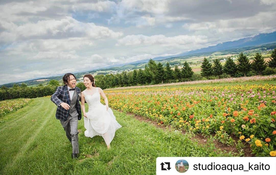 STUDIO SOLAさんのインスタグラム写真 - (STUDIO SOLAInstagram)「#Repost @studioaqua_kaito with @make_repost ・・・ お花畑は観光客も少なく、広々と写真が撮れます♪﻿ ﻿ ------------﻿ ❁Photographer﻿ @studioaqua_kaito﻿ -------------﻿ ﻿  #ウェディングドレス #スタジオアクア浅草店 #北海道メディア  #後撮り #スタジオアクア #weddingphoto #wedding #ウェディングフォト #結婚写真 #フォトウェディング #ウェディングヘア #ウェディングヘアスタイル #結婚式コーデ #ロケーション撮影 #前撮り #花嫁準備 #花嫁コーディネート #ウェディング #卒花嫁#結婚準備 #花嫁  #撮る結婚式　#tokyocameraclub #hueart_life #cherish_photo_days #indy_photolife #good_portrait_world #lovers_nippon_portrait #カップルフォト」8月21日 22時40分 - studiosola_hokkaido