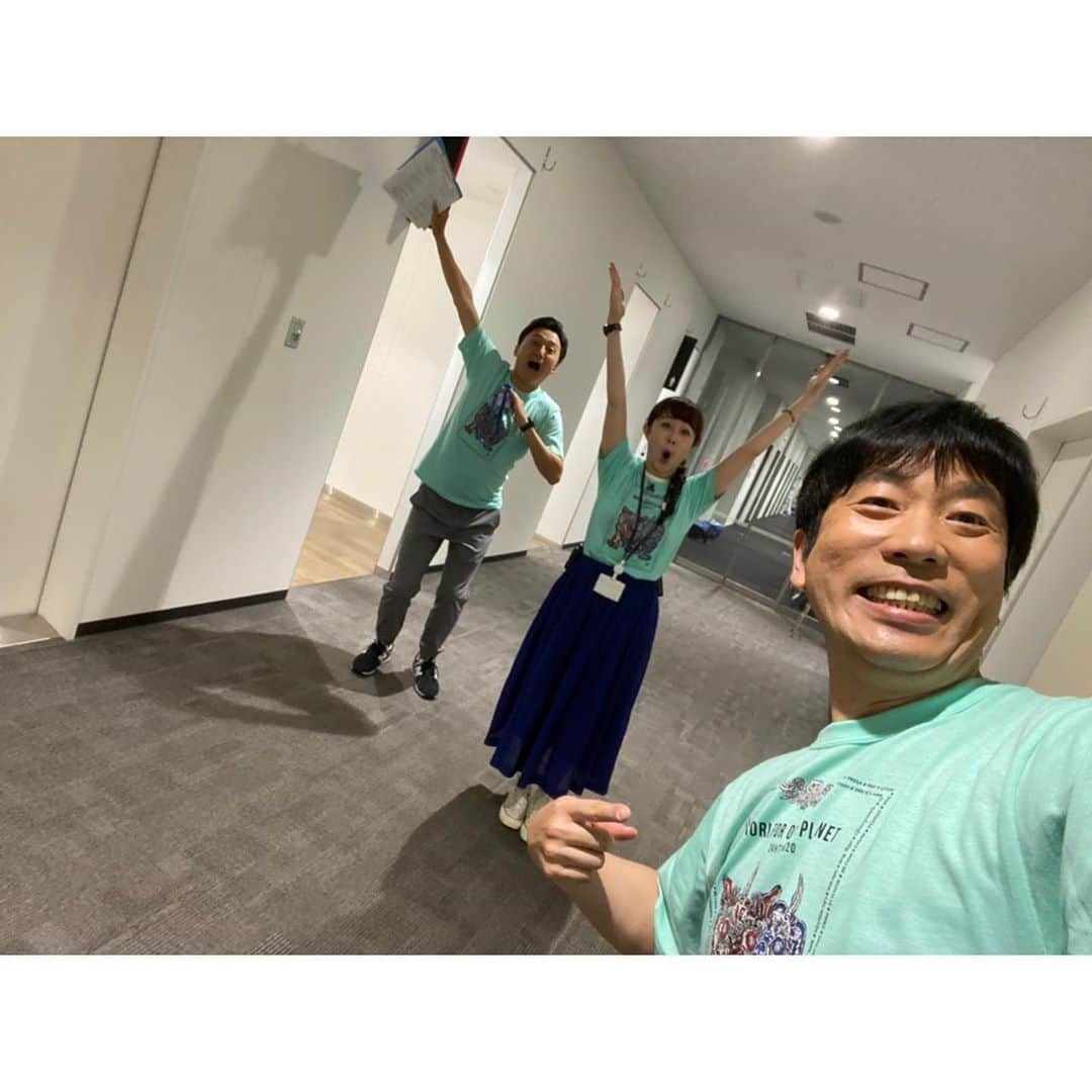 村上めぐみさんのインスタグラム写真 - (村上めぐみInstagram)「. #24時間テレビ　‼︎ 明日、明後日にかけて放送です‼︎ #熊本　からは23日11時24分から👌 . . . どんな形であれ 今年もこの#チャリTシャツ　を 着ることが出来て⭐︎ 感謝の気持ちで一杯です😭 . . . 少しでも‼︎みなさんの気持ちが 明るく！前向きに『動く』様に！ しっかり頑張ります💪 . #24TV  #今年　 #テーマ　 #動く #スカート　 #毎年　 #一緒　 #ファッションセンス　 #皆無」8月21日 22時47分 - megumi010227