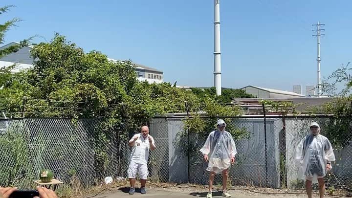 宇野薫のインスタグラム：「8.27さよならとしまえん路上電流爆破   今日は公開爆破実験へ  クロちゃんさんは、実験は失敗と言ってましたが、ロケット🚀爆破の威力と音が本当にヤバかったです。  あとリモートでしたが、初大仁田さんとご挨拶。  電流爆破デスマッチまでもう少し本当に大丈夫か…。  #DDT #DDTPRO #大仁田厚 さん #高木三四郎 さん #クロちゃん さん #青木真也 #宇野薫 #電流爆破」