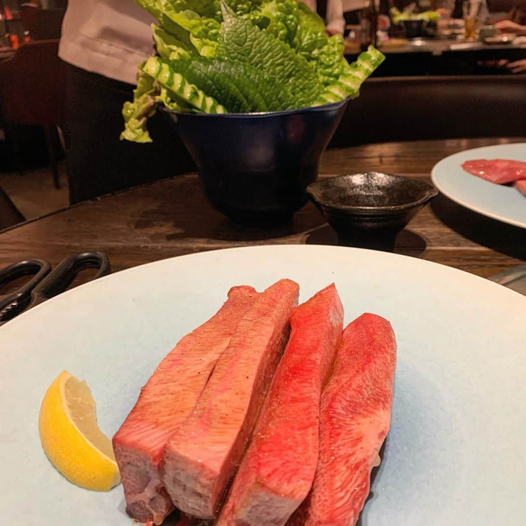 SUZUさんのインスタグラム写真 - (SUZUInstagram)「❤︎ ⋆ ⋆ #焼肉#toraji#梅田 #レベチ#タン#厚切りタン #たべすたぐらむ#大阪 #焼肉好きな人と繋がりたい  #トラジ#ごはん#過去pic」8月21日 22時51分 - suzuchibi