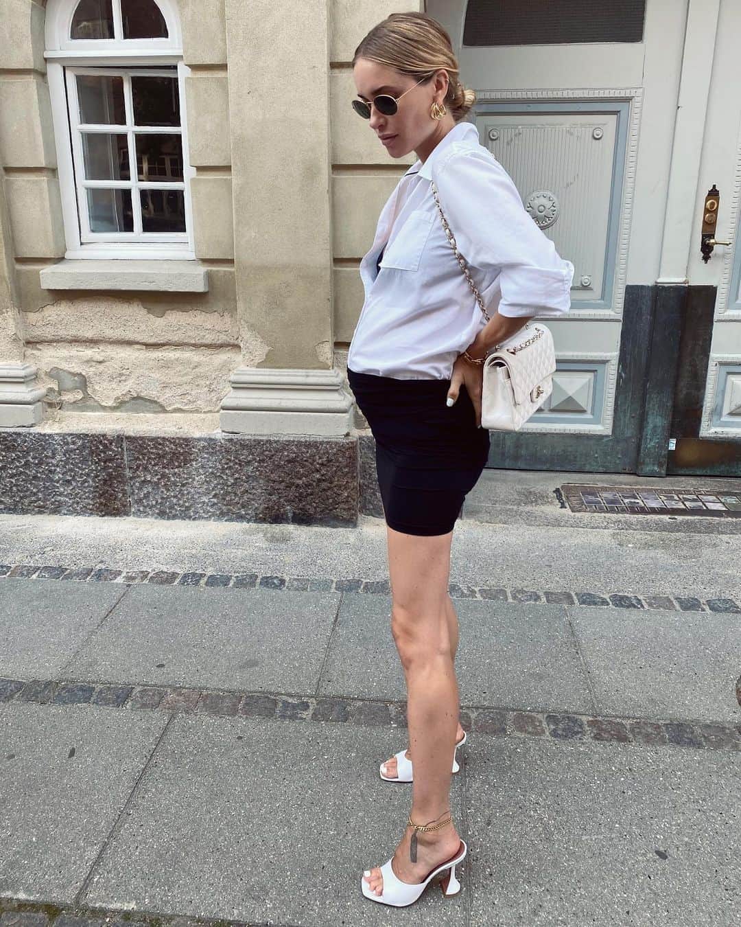 ペニーレ・タイスベックのインスタグラム：「It’s all about the angle🤰🏼」