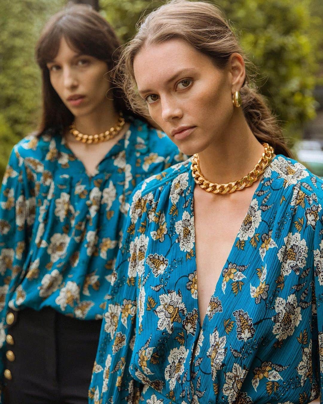 デレクラムのインスタグラム：「Introducing, the Freya dress and Thomsen Blouse featuring beautiful botanical blooms.」