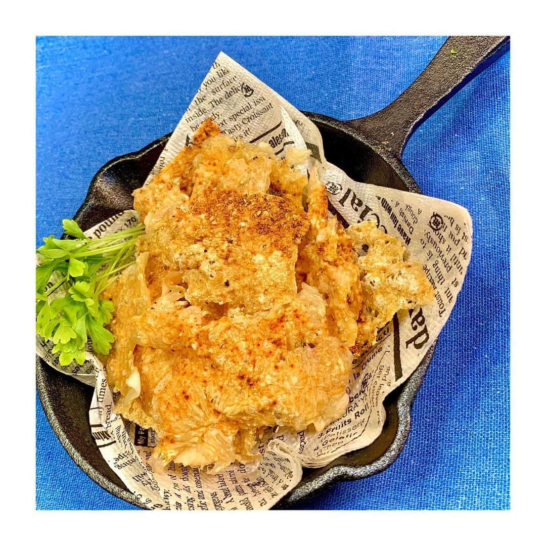 岡本怜奈さんのインスタグラム写真 - (岡本怜奈Instagram)「♡﻿ #ささみチップス 🐓﻿ ﻿ 材料は、ささみと塩コショウだけ😳﻿ ﻿ めっちゃ簡単‼️﻿ パリパリで美味しくて揚げないから、﻿ ヘルシーでhappy✌️💖﻿ ﻿ 夜中にポテチ食べたいな〜😖﻿ て思った時とかにぜひ作って見てほしいな😋💕﻿ ﻿ おつまみにも👍﻿ ♡﻿ ♡﻿ #岡本怜奈 #れなたん #nmb48 #たんたんクッキング﻿ #クッキング #料理 #おうちごはん #おうちカフェ ﻿ #手作りごはん #クッキングラム #ささみ #🐓﻿ #ささみレシピ #ささみ料理 #鶏のささみ ﻿ #ささみダイエット #低糖質 #低脂質 #高タンパク﻿ #低糖質レシピ #低糖質ダイエット #低脂質レシピ﻿ #低脂質ダイエット #タンパク質 ﻿ #タンパク質メニュー #happy #Instagood﻿」8月21日 23時22分 - renatan1222