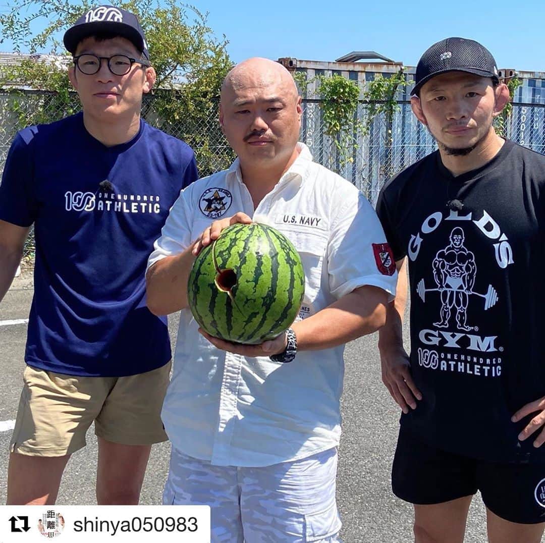 宇野薫のインスタグラム：「公開実験は失敗！？ ロケット爆破は、すいかに突き刺さる…。  #電流爆破 #さよならとしまえん  #公開爆破実験 #onhundathletic  #100A #100athletic #ゴールドジム #goldsgym #ニューエラ #newerajapan #青木真也 #クロちゃん #宇野薫 #DDT #ddtpro #ABEMA」