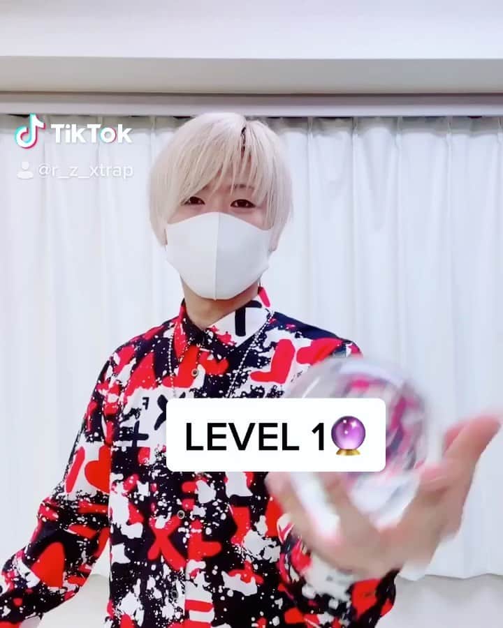 のインスタグラム：「🕺🔮 久しぶりにクリスタルで😆👍 #contactjuggling #水晶」