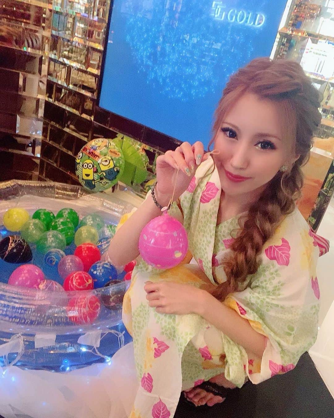 おなぎのインスタグラム：「今年は夏らしいことあまりできない🍍⛱  #何もできなくて夏  #キャバ嬢#錦#夏祭り#浴衣 #summer#浴衣ヘアアレンジ」