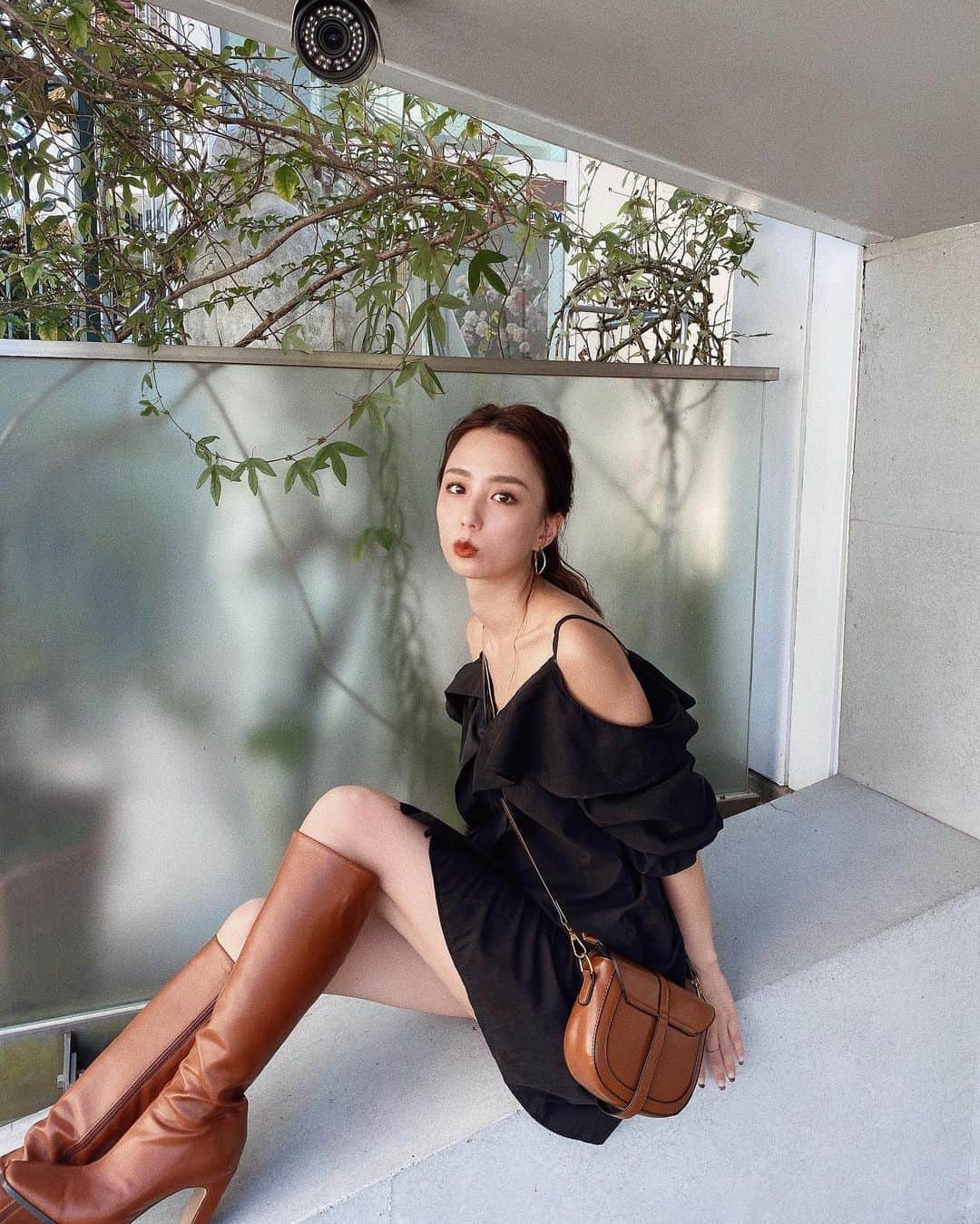 武村沙愛さんのインスタグラム写真 - (武村沙愛Instagram)「. ロングブーツ人気でうれしいな❤︎ 私はブラウンお気に入りなんだけど なんだかんだ黒も使えるから2色買いする👢 . 皆さんこんなに暑い中たくさん秋物GETしてくださって うれしいな〜いつもありがとうございます💘 . . #ACYM #ootd #outfit #coordinate #ロングブーツ #ブーツ #ブーツコーデ」8月21日 23時39分 - sachika_takemura