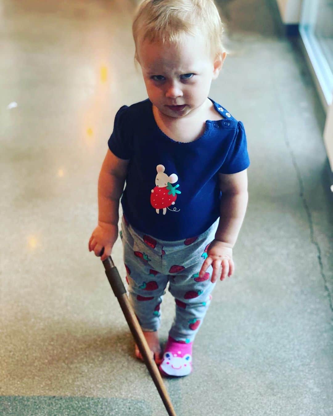 デヴィッド・ヘンリーさんのインスタグラム写真 - (デヴィッド・ヘンリーInstagram)「Behold, the first person to hold the wand now that it’s been freed is PIA!!!And #3 here makes me think she’s gunning for that Alex Russo vibe.」8月21日 23時36分 - davidhenrie