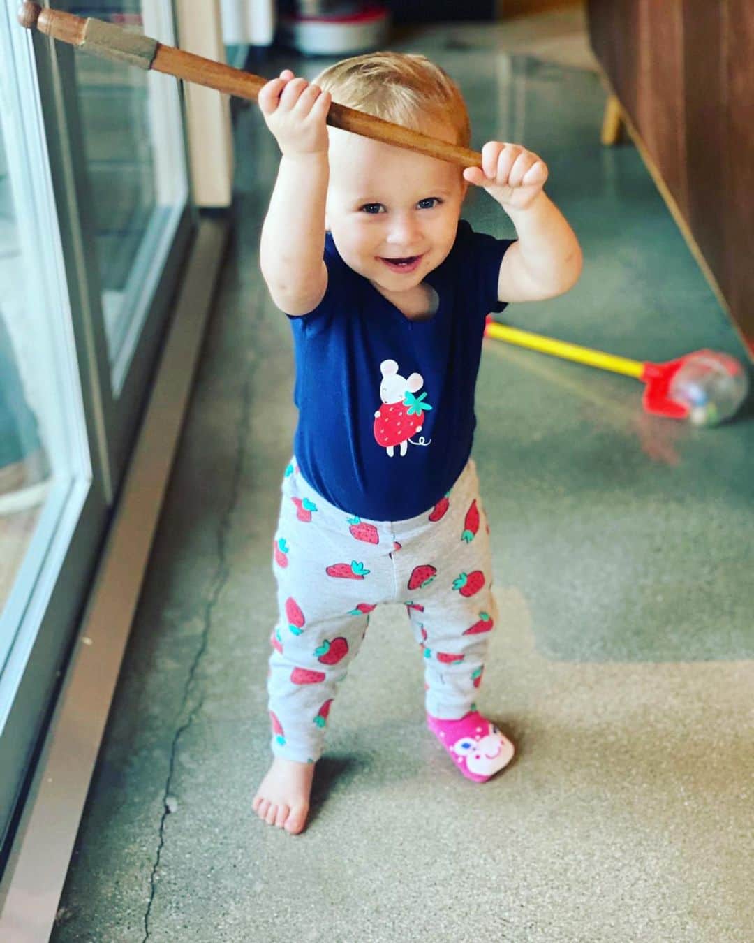 デヴィッド・ヘンリーさんのインスタグラム写真 - (デヴィッド・ヘンリーInstagram)「Behold, the first person to hold the wand now that it’s been freed is PIA!!!And #3 here makes me think she’s gunning for that Alex Russo vibe.」8月21日 23時36分 - davidhenrie