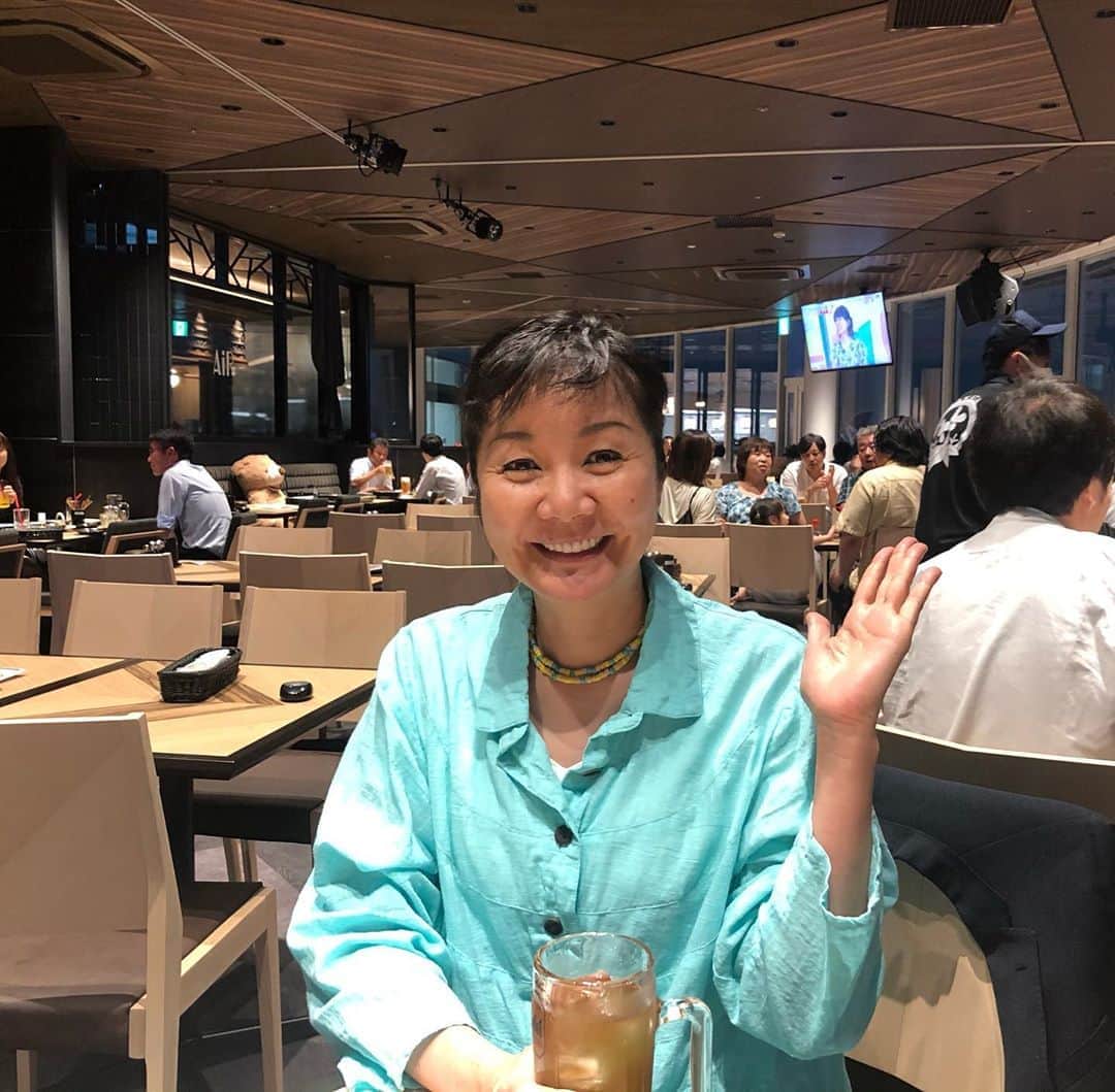 のインスタグラム：「福岡空港の竹乃屋に行ってきました。デッキに出れるし、プチ旅気分を味わえました。お料理は何でもあるから、何処にしようか悩んでるならココは景色も含めて、癒されますよぉ〜 篠栗町の三浦正町長と竹野社長、元気と刺激を頂きました。ありがとうございました😊 #竹乃屋福岡空港店  #タケノヤ #福岡空港 #福岡グルメ #九州グルメ #しゃれとんしゃあ #山本カヨ #ハーレーダビッドソン  #出会いに感謝」