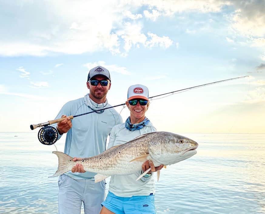 のインスタグラム：「Costa pros @captmojeaux421 and @brandoncyrkw roping a few bulls in the Bayou state. 📷: @ambercyrkw #SeeWhatsOutThere #BornOnTheWater」