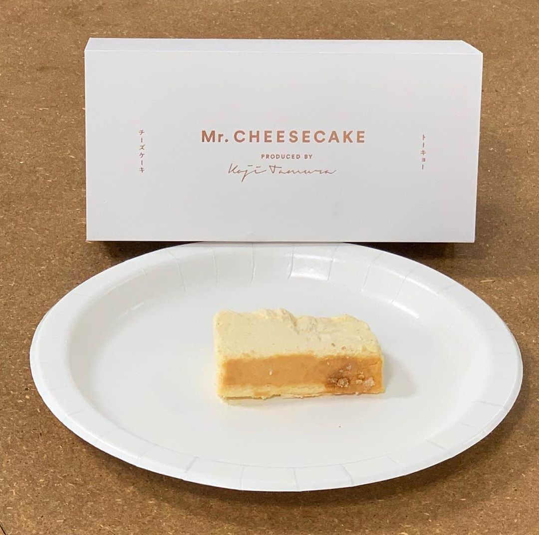 岩倉美里のインスタグラム：「まじこのチーズケーキおいしかった、、、﻿ チーズケーキめちゃ好きなのだけども😰♡﻿ チーズケーキ食べたいと思っていたら食べられた、、、﻿ まじ食べ物だけ引き寄せられている、、、﻿ ありがたい( ◠‿◠ )✌︎﻿ ﻿ #Mr.CHEESECAKE﻿ #人恵」
