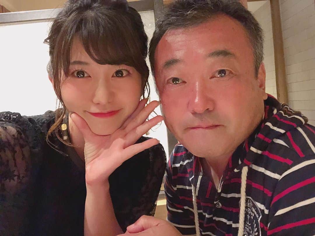 矢端名結さんのインスタグラム写真 - (矢端名結Instagram)「1年ぶりに父に会いました！  父と会うのは、社会人になってから年に1回のペースとあまり多くありません。  会う時間まで、部屋で私が出演するORANGE見たんだって。初めて娘の仕事をみたその感想は、『みゆちゃん、美味しいものいっぱい食べられていいね😍』笑  群馬競輪55期生の父。 静岡にも何度か競争で来ていたらしく、懐かしいと言っていました。 また、静岡競輪のOBの友人もいて、いい思い出がいっぱいあるそう！  2時間だけの時間でしたが、 子供の頃の話、親戚の話、お互いの仕事の話、競輪選手だった時の話、なんだかよく分からない日本史の話（日本史マニアなんです）などお話が止まらない父でした。  チョコナナに1回サプライズで出演してもらったことあるんですけど、ちょっと天然でぶっ飛んでる感じです😂 ただ、私からみても良い人で、人のことを悪く言わないし、周りの後輩や先輩、運に恵まれてる人です。  お互いまた会える日まで頑張ろうね！  #訳あり家族 #父　#dad  #競輪 #太もも太い同盟 #職場の人に私が娘だと信じてもらえないらしい #前橋競輪  #静岡競輪 #アナウンサー #娘は頑張っているよ #また会いましょう #再会　#親子 #すぐ来てすぐ帰る #運転気をつけて下さいね」8月21日 23時54分 - miyu_yabata