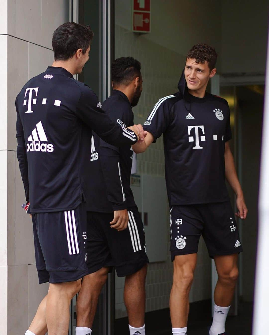 バイエルン・ミュンヘンさんのインスタグラム写真 - (バイエルン・ミュンヘンInstagram)「All together towards our main goal! 💪🌟  #MissionLis6on #packmas #UCLFinal #FCBayern #MiaSanMia #ChampionsLeague #PSGFCB #UCL」8月22日 0時05分 - fcbayern