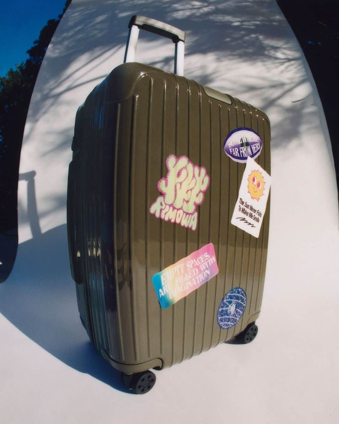 リモワさんのインスタグラム写真 - (リモワInstagram)「The Desert Sticker Collection – inspired by the latest RIMOWA Essential colours. ⁣⁣⁣ ⁣⁣⁣⁣⁣⁣ ⁣⁣⁣#RIMOWA #RIMOWAcolours #RIMOWAessential」8月22日 0時00分 - rimowa