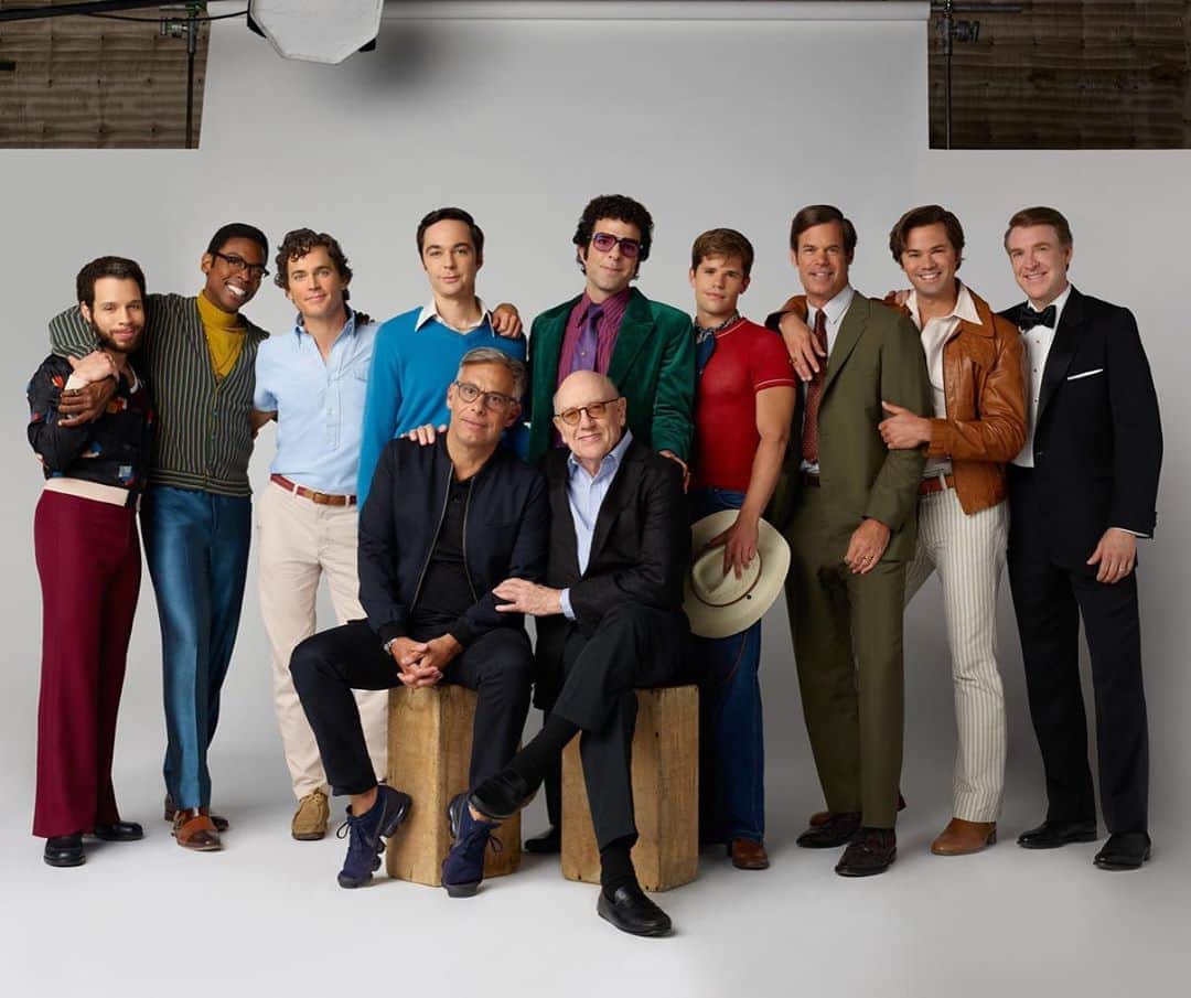 マット・ボマーのインスタグラム：「I can’t wait for you to meet THE BOYS IN THE BAND, director Joe Mantello’s new adaptation of Mart Crowley’s groundbreaking 1968 play about gay friendship and chosen family. The Netflix film, produced by @mrrpmurphy , reunited our entire cast from the Broadway revival. I love this group so much- and I love that we are announcing it on the playwright Mart Crowley’s (pictured seated in front) birthday. He’s one of the most courageous and amazing people I’ve ever known. THE BOYS IN THE BAND premiers globally on Netflix on 30 September. Slide to see some first look stills from the film. @netflixfilm」