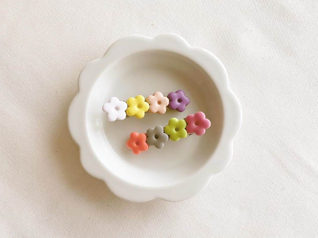 Kikko Designのインスタグラム：「娘作﻿ ﻿ 自由に選んで作ったもの﻿ ﻿  ﻿ #hairclips﻿ #ヘアクリップ﻿ ﻿」