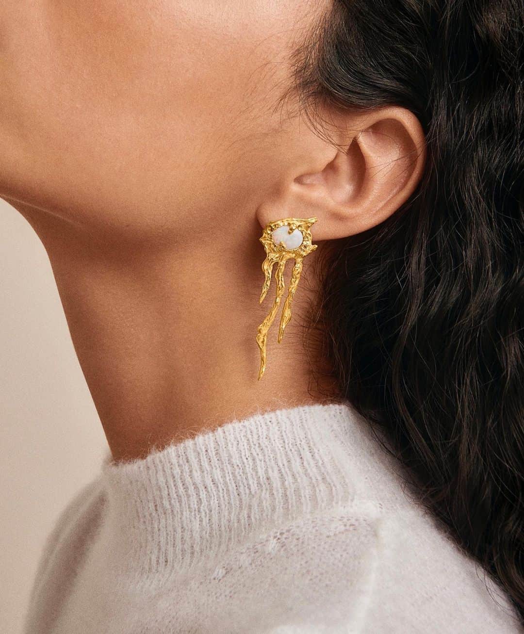 ペニーレ・タイスベックのインスタグラム：「I’m beyond excited about my new role as creative advisor for @finematter.  Ever since I can remember, I’ve been passionate about jewellery and with Finematter, it’s a perfect match. It’s not only a great idea, but I personally get to pursue my passion and use my knowledge within the field.  Can’t wait to join the team  @mieejdrup @c_chalmer 💛💛 Photo @hassenielsenstudio」