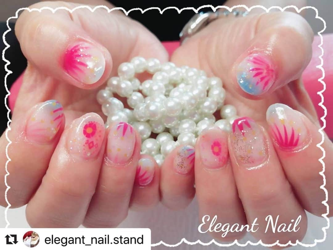 ネイルスタンド　ツメコさんのインスタグラム写真 - (ネイルスタンド　ツメコInstagram)「#Repost @elegant_nail.stand with @make_repost ・・・ 暑い中、ご来店ありがとうございます❤  華やかな夏ネイル✨  初めてのプリンターネイルに大感動のお客様✨✨✨ 次回のご予約ありがとうございます！ お待ち致しております✨  #ネイル #ネイルスタンドツメコ #エレガントネイル #Nail #ジェルネイル #プリンターネイル #ネイルプリンター #ツメコ #tsume.co #8月新作デザインもあるよ #POP #フラワーネイル #夏ネイル #ネイルサロン #トータルビューティサロンエレガント #滋賀県 #野洲市 #ネイルサロン #美爪 #時短」8月21日 15時36分 - tsume.co