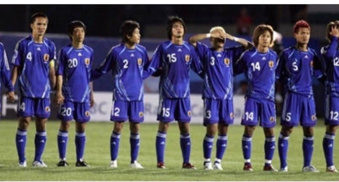 青山隼さんのインスタグラム写真 - (青山隼Instagram)「16歳から、一緒にプレーしました。U-20代表の時、必ずPKの順番は10番目が僕で、11番目がウッチーでした。。笑 共にプレーできたこと。僕の財産です。 引退は本人にしかわからない事。 ウッチー長い現役生活お疲れさまでした。 #内田篤人 #鹿島アントラーズ #シャルケ #u20 #調子乗り世代  #現役引退 #お疲れさまでした」8月21日 15時47分 - jun_aoyama_show_wa