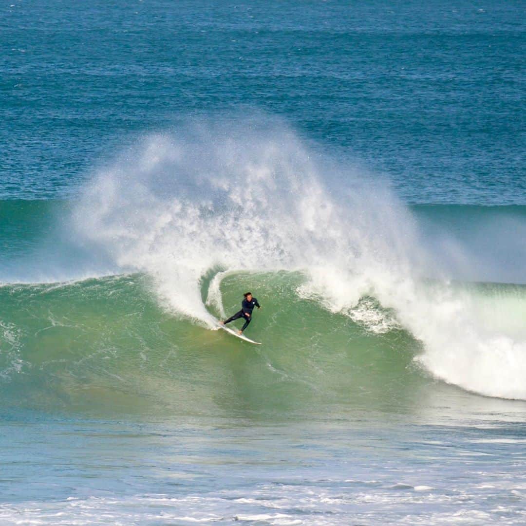 ジョーディ・スミスのインスタグラム：「#jbay has been non stop. And we can’t get enough. 📷 @jason0wells @oneillusa」