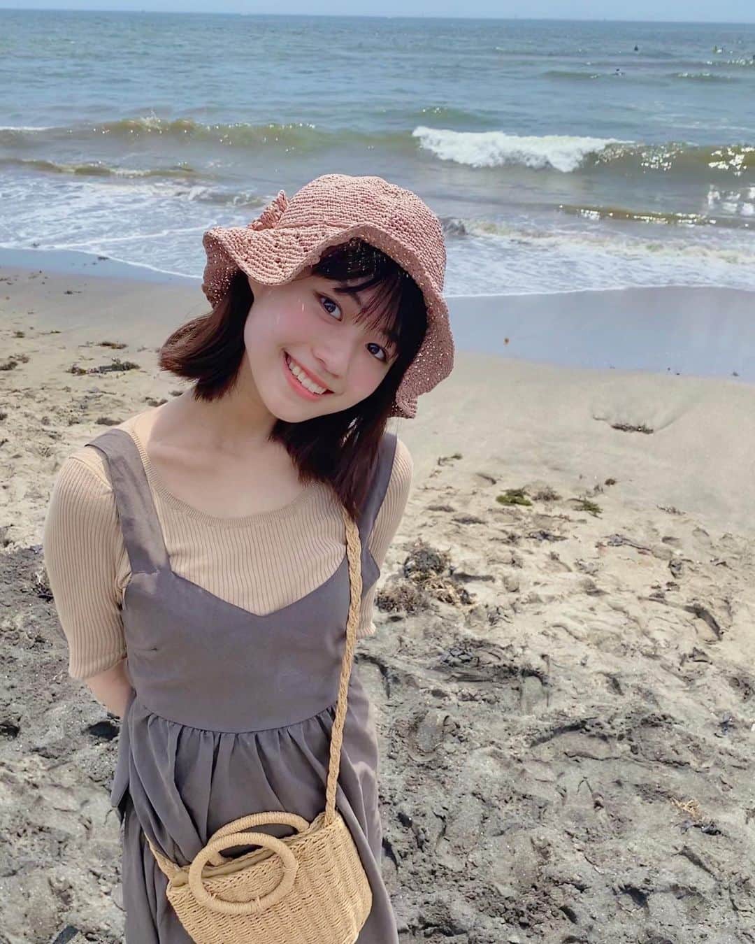 多田成美のインスタグラム：「海沿いは涼しくて気持ちよかったです❤︎  #七里ヶ浜」