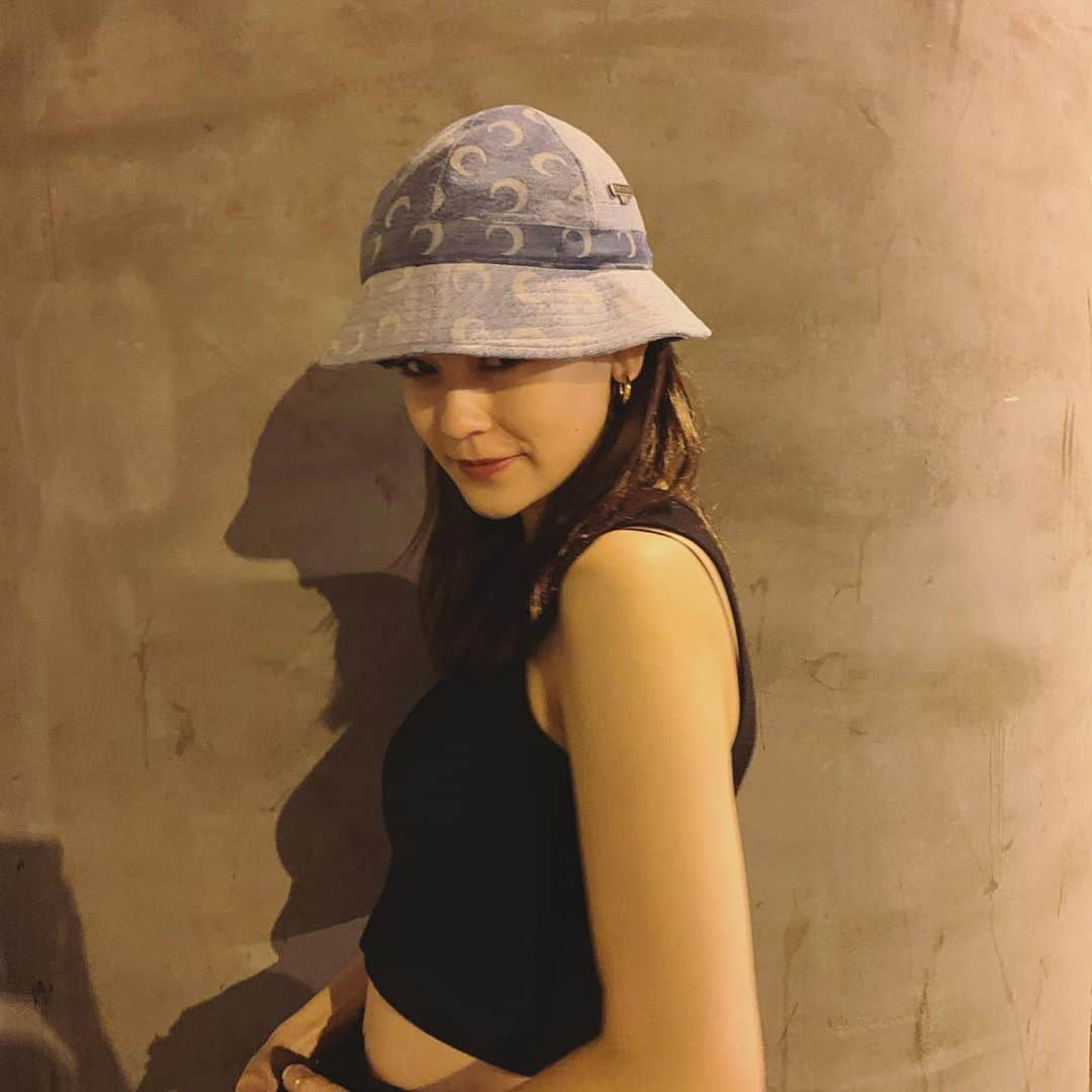 emmaさんのインスタグラム写真 - (emmaInstagram)「🌙.  hat : @marineserre_official  tops : @brandymelvilleusa  pants : @99percentis」8月21日 16時06分 - okss2121