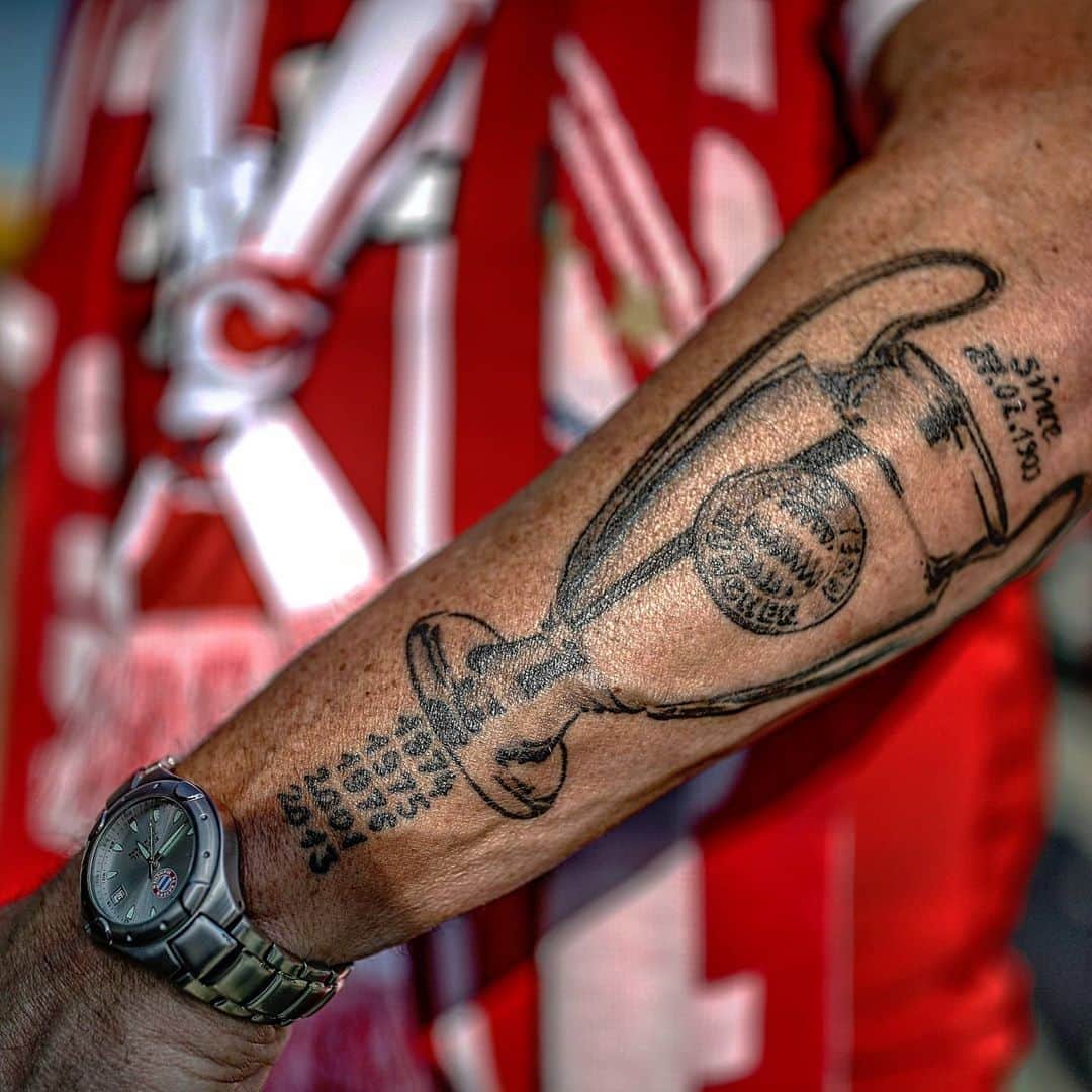 UEFAチャンピオンズリーグさんのインスタグラム写真 - (UEFAチャンピオンズリーグInstagram)「Will '2020' be added to this fan's tattoo after Sunday? 🤔  #UCL @fcbayern」8月21日 16時08分 - championsleague