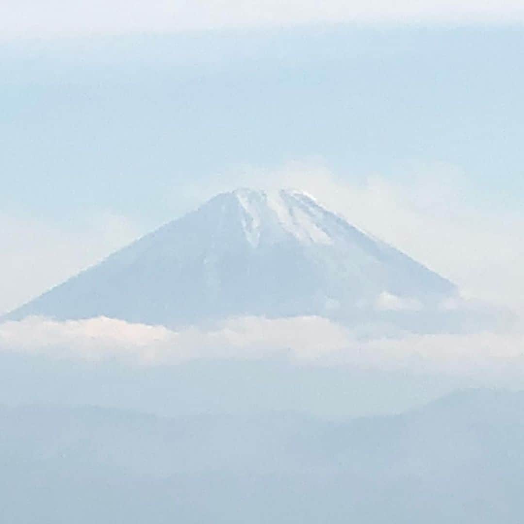 白石小百合さんのインスタグラム写真 - (白石小百合Instagram)「. こんにちは。富士さん🗻 #mtfuji #fujisan #fujiyama #富士山 #尊い　 #いつかのさむいひ #雪景色」8月21日 16時09分 - sayurishirais