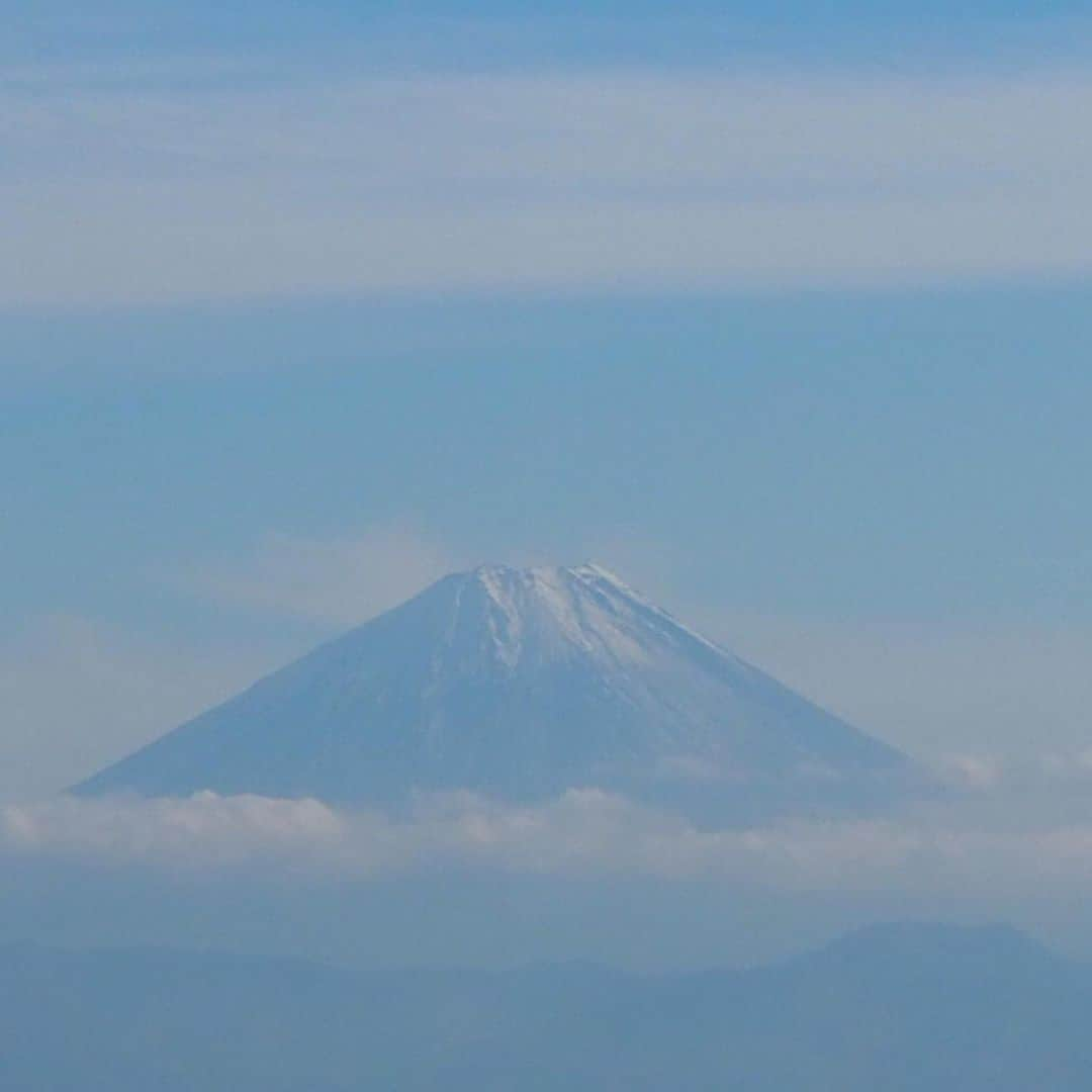 白石小百合さんのインスタグラム写真 - (白石小百合Instagram)「. こんにちは。富士さん🗻 #mtfuji #fujisan #fujiyama #富士山 #尊い　 #いつかのさむいひ #雪景色」8月21日 16時09分 - sayurishirais