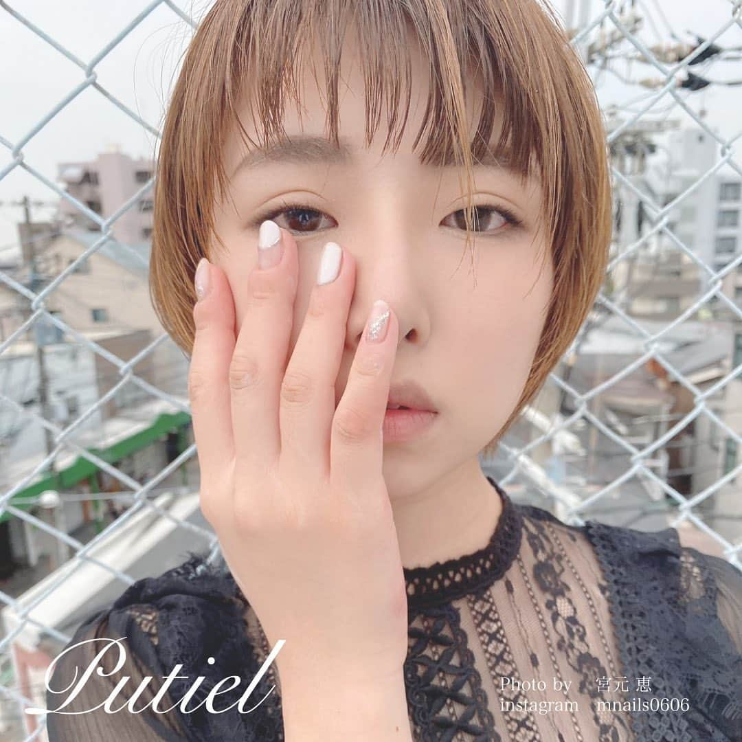 プティール（Putiel) さんのインスタグラム写真 - (プティール（Putiel) Instagram)「. ♡夏のファッションに合わせる透け感ネイル♡ . ウェットにセットしたショートヘア×透けトップスの夏コーデには、Putielの透け感ネイルがおすすめ♡ シンプルなのでシーンを選びません☺︎ . ❤︎使用色 ＊266 ソフトアイボリー . Photo by 宮元 恵 Instagram @mnails0606 . #putiel #nailselect #プティール #nail #ネイル #nailart #ネイルアート #glass #glassseries #トレンド #夏 #summer #コーデ #コーディネート #透け感 #透けネイル #ウェットヘアー #濡れ髪 #透けトップス #シンプルネイル」8月21日 16時32分 - putielnail