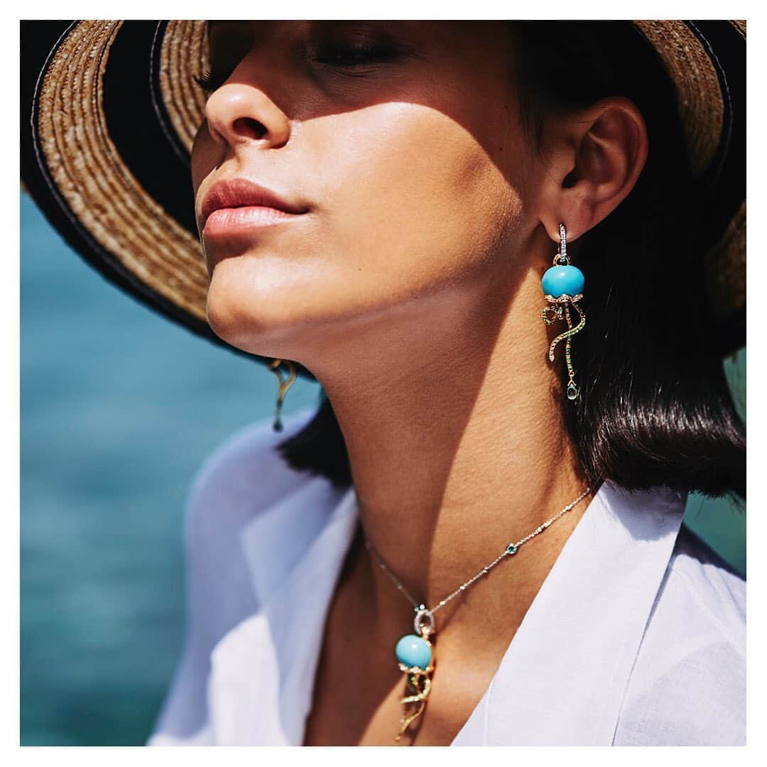 Chanteclerさんのインスタグラム写真 - (ChanteclerInstagram)「A very special Capri day in Fontelina turquoise bay. #ChanteclerCapri #Capri #dolcevita #marinellecollection」8月21日 16時57分 - chantecler_official