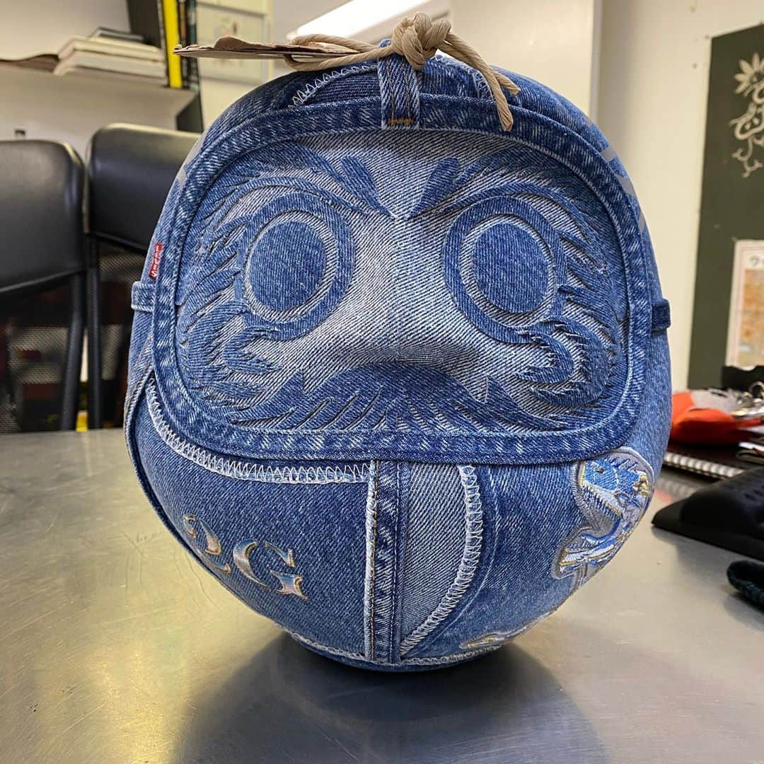 のインスタグラム：「三か月待ちました😅  2G Re-art Hand made “DARUMA” @2gtokyo @parco_shibuya_official @hajimesorayamaofficial @a.craft86 @poggytheman @nanzukaunderground @proomtheworld」