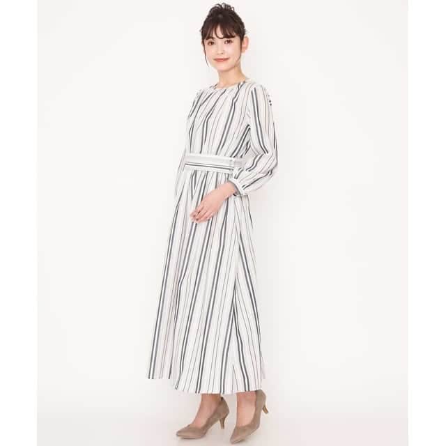 イトキンオンラインストアさんのインスタグラム写真 - (イトキンオンラインストアInstagram)「＼ダブルタップでいいね♡／ ﻿ ﻿ シンプルなのにおしゃれ✨ ストライプ&ボーダーアイテム集めました！﻿ ﻿ どんなコーディネートにもあわせやすく、一枚で決まる定番アイテム。 ストライプとボーダーではまた違った印象に🦓﻿🌟 ぜひお気に入りの一枚を見つけてください！﻿ ﻿ －－－－－－－－－－－－－－－－－－－－－－－﻿ ﻿ 《商品情報&おすすめポイント》﻿ ﻿ ✔︎photo①﻿ #GEORGESRECH﻿  【洗える】オーバーストライプブラウス﻿ ﻿ コットンをベースにした爽やかなストライプブラウス。サイドの切り替えを前にすることで、自然と背中が抜ける今年らしい一枚です。﻿ ﻿ ✔︎photo②﻿ #avv﻿ ベルト付き先染めストライプワンピース﻿ ﻿ 大人らしいシンプルなランダムストライプがポイントのワンピース。取り外し可能な、同素材の幅広ベルトでウエストマークした着こなしがおすすめです。﻿ ﻿ ✔︎photo③﻿ #TARAJARMON﻿ マリンボーダーカットソー【洗える】﻿ ﻿ 存在感のある太めボーダーにさりげなくスカラップディテールを施した、TARAJARMONらしいフェミニンさが光るカットソー。切り替えによって丸みをもたせたシルエットで、すっきりと着用していただけるのもポイントです。﻿ ﻿ ✔︎photo④﻿ #OFUON﻿ 【洗える】ニットロングワンピース﻿ ﻿ マルチカラーのボーダーとストライプのミックスパターンがレトロな雰囲気のワンピース。﻿ 一枚でコーディネートが完成する存在感抜群のワンピースは、他とは一味違うスタイリングを叶えてくれます。﻿ ﻿ ✔︎photo⑤﻿ #eur3﻿ 【大きいサイズ/洗える】ストライプコットンブラウス﻿ ﻿ 着心地の良いコットン100％のブラウス。﻿ 爽やかなカラーのマルチストライプ柄は普段着にはもちろん、オフィスカジュアルとしてもお使いいただけます。﻿ ﻿  －－－－－－－－－－－－－－－－－－－－－－－﻿ ﻿ こちらの商品はイトキンオンラインショップにてご購入いただけます🛒﻿ ﻿ #itokin#itokinonlinestore#ootd#outfit#イトキンファッション#ファッション#コーディネート#アラサーファッション#アラフォーファッション#アラフィフファッション#大人スタイル#きれいめコーデ#カジュアルコーデ#今日のコーデ#ママコーデ#大人の女性#きれいめファッション#オフィススタイル#大人かわいいコーデ#人気コーデ#OLファッション#着回しアイテム#大人女子ファッション#婦人コーデ」8月21日 16時58分 - itokinonline