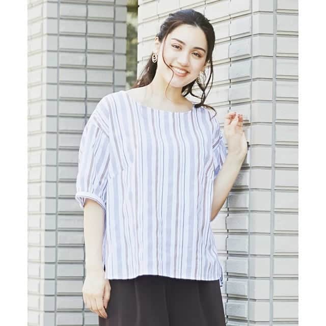 イトキンオンラインストアさんのインスタグラム写真 - (イトキンオンラインストアInstagram)「＼ダブルタップでいいね♡／ ﻿ ﻿ シンプルなのにおしゃれ✨ ストライプ&ボーダーアイテム集めました！﻿ ﻿ どんなコーディネートにもあわせやすく、一枚で決まる定番アイテム。 ストライプとボーダーではまた違った印象に🦓﻿🌟 ぜひお気に入りの一枚を見つけてください！﻿ ﻿ －－－－－－－－－－－－－－－－－－－－－－－﻿ ﻿ 《商品情報&おすすめポイント》﻿ ﻿ ✔︎photo①﻿ #GEORGESRECH﻿  【洗える】オーバーストライプブラウス﻿ ﻿ コットンをベースにした爽やかなストライプブラウス。サイドの切り替えを前にすることで、自然と背中が抜ける今年らしい一枚です。﻿ ﻿ ✔︎photo②﻿ #avv﻿ ベルト付き先染めストライプワンピース﻿ ﻿ 大人らしいシンプルなランダムストライプがポイントのワンピース。取り外し可能な、同素材の幅広ベルトでウエストマークした着こなしがおすすめです。﻿ ﻿ ✔︎photo③﻿ #TARAJARMON﻿ マリンボーダーカットソー【洗える】﻿ ﻿ 存在感のある太めボーダーにさりげなくスカラップディテールを施した、TARAJARMONらしいフェミニンさが光るカットソー。切り替えによって丸みをもたせたシルエットで、すっきりと着用していただけるのもポイントです。﻿ ﻿ ✔︎photo④﻿ #OFUON﻿ 【洗える】ニットロングワンピース﻿ ﻿ マルチカラーのボーダーとストライプのミックスパターンがレトロな雰囲気のワンピース。﻿ 一枚でコーディネートが完成する存在感抜群のワンピースは、他とは一味違うスタイリングを叶えてくれます。﻿ ﻿ ✔︎photo⑤﻿ #eur3﻿ 【大きいサイズ/洗える】ストライプコットンブラウス﻿ ﻿ 着心地の良いコットン100％のブラウス。﻿ 爽やかなカラーのマルチストライプ柄は普段着にはもちろん、オフィスカジュアルとしてもお使いいただけます。﻿ ﻿  －－－－－－－－－－－－－－－－－－－－－－－﻿ ﻿ こちらの商品はイトキンオンラインショップにてご購入いただけます🛒﻿ ﻿ #itokin#itokinonlinestore#ootd#outfit#イトキンファッション#ファッション#コーディネート#アラサーファッション#アラフォーファッション#アラフィフファッション#大人スタイル#きれいめコーデ#カジュアルコーデ#今日のコーデ#ママコーデ#大人の女性#きれいめファッション#オフィススタイル#大人かわいいコーデ#人気コーデ#OLファッション#着回しアイテム#大人女子ファッション#婦人コーデ」8月21日 16時58分 - itokinonline